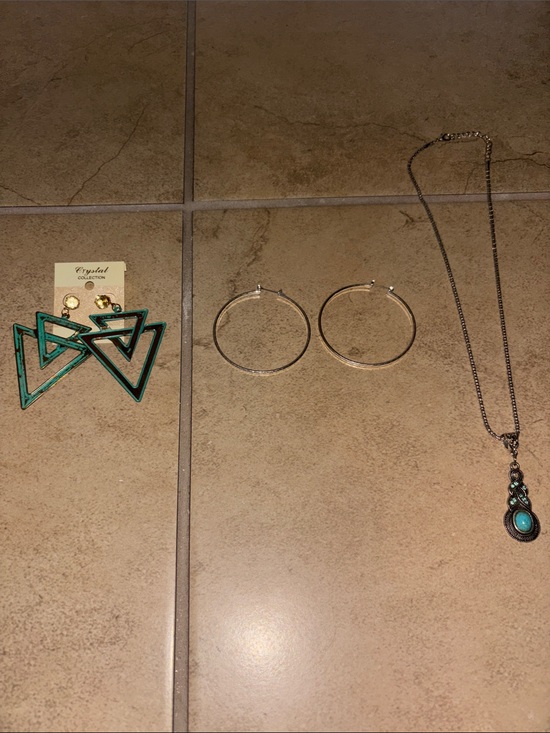 Jewelry - Jewelry bundle 2 earrings and  necklace